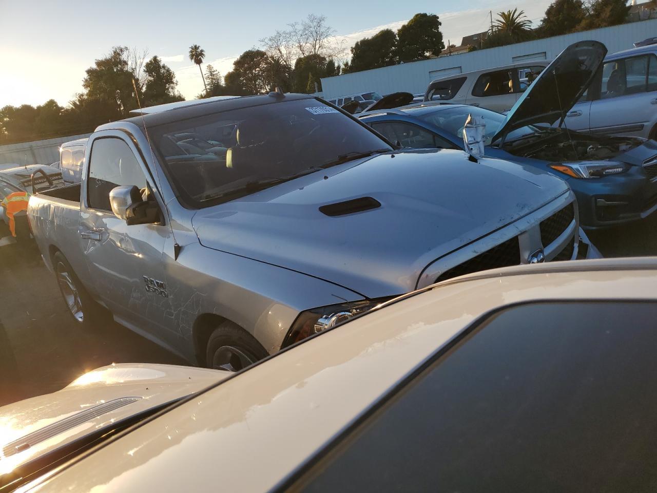 2017 RAM 1500 SPORT - Фото 4