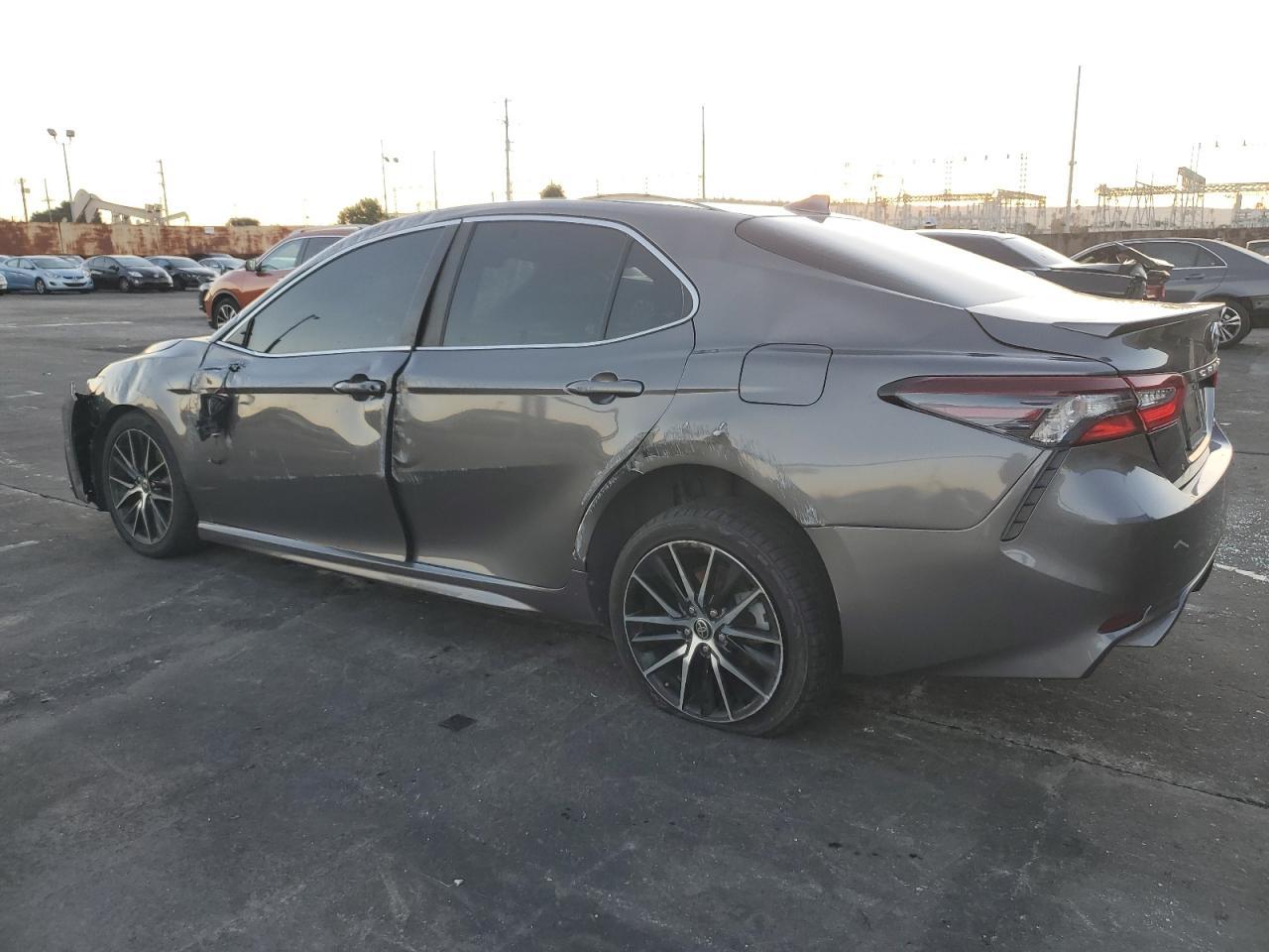 2021 TOYOTA CAMRY SE - Фото 2
