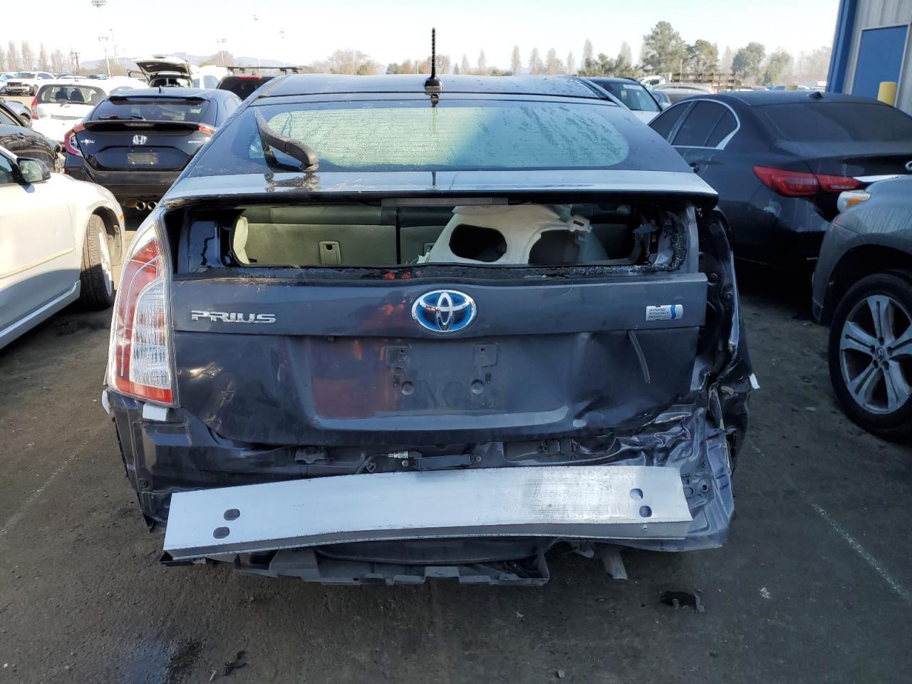 2015 TOYOTA PRIUS - Image 6