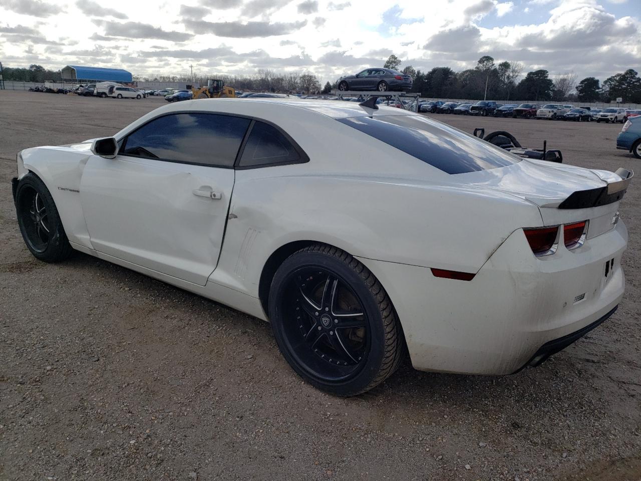 2011 CHEVROLET CAMARO LT - Image 2