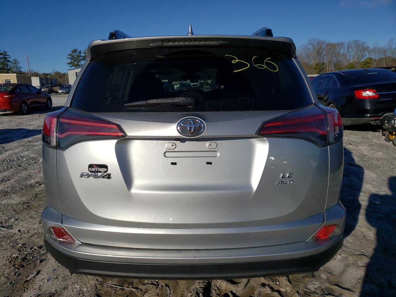 2018 TOYOTA RAV4 LE - Фото 6