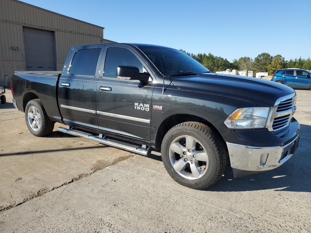 2017 RAM 1500 SLT - Image 4