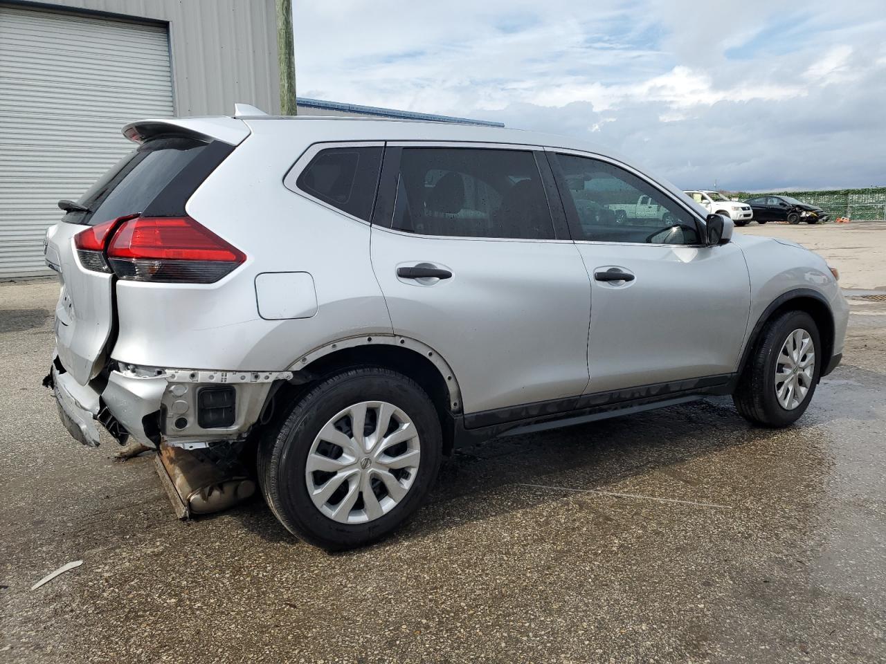 2017 NISSAN ROGUE S - Фото 3