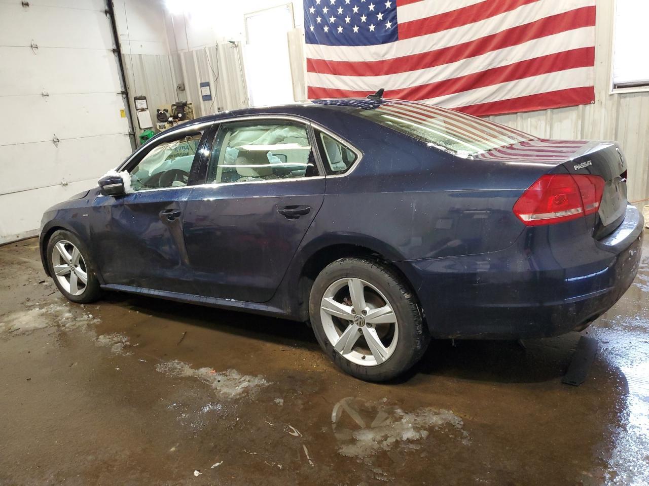 2015 VOLKSWAGEN PASSAT S - Фото 2