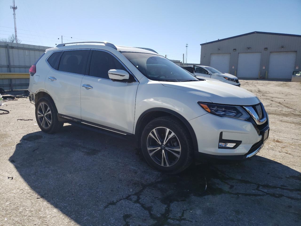 2017 NISSAN ROGUE SV - Фото 4