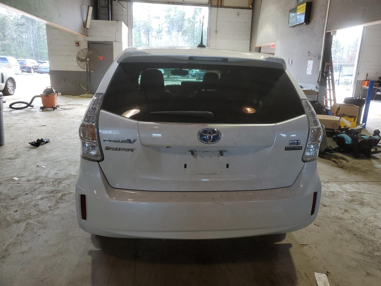 2013 TOYOTA PRIUS V - Image 6