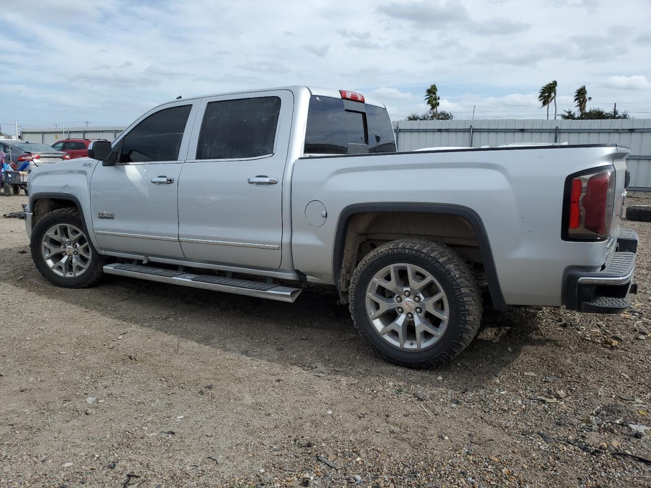2018 GMC SIERRA K15 - Фото 2
