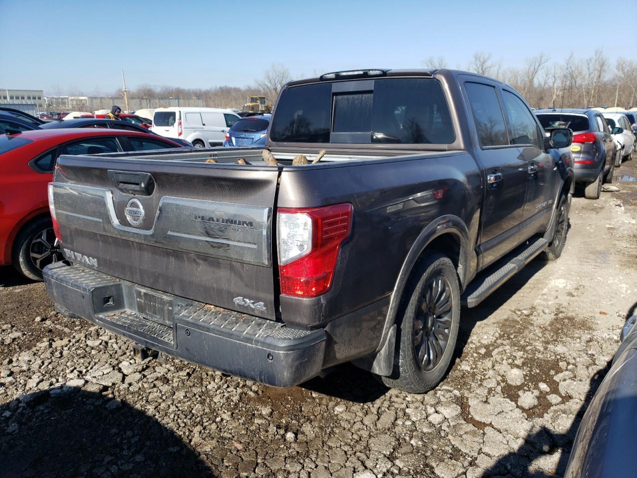 2018 NISSAN TITAN SV - Фото 3