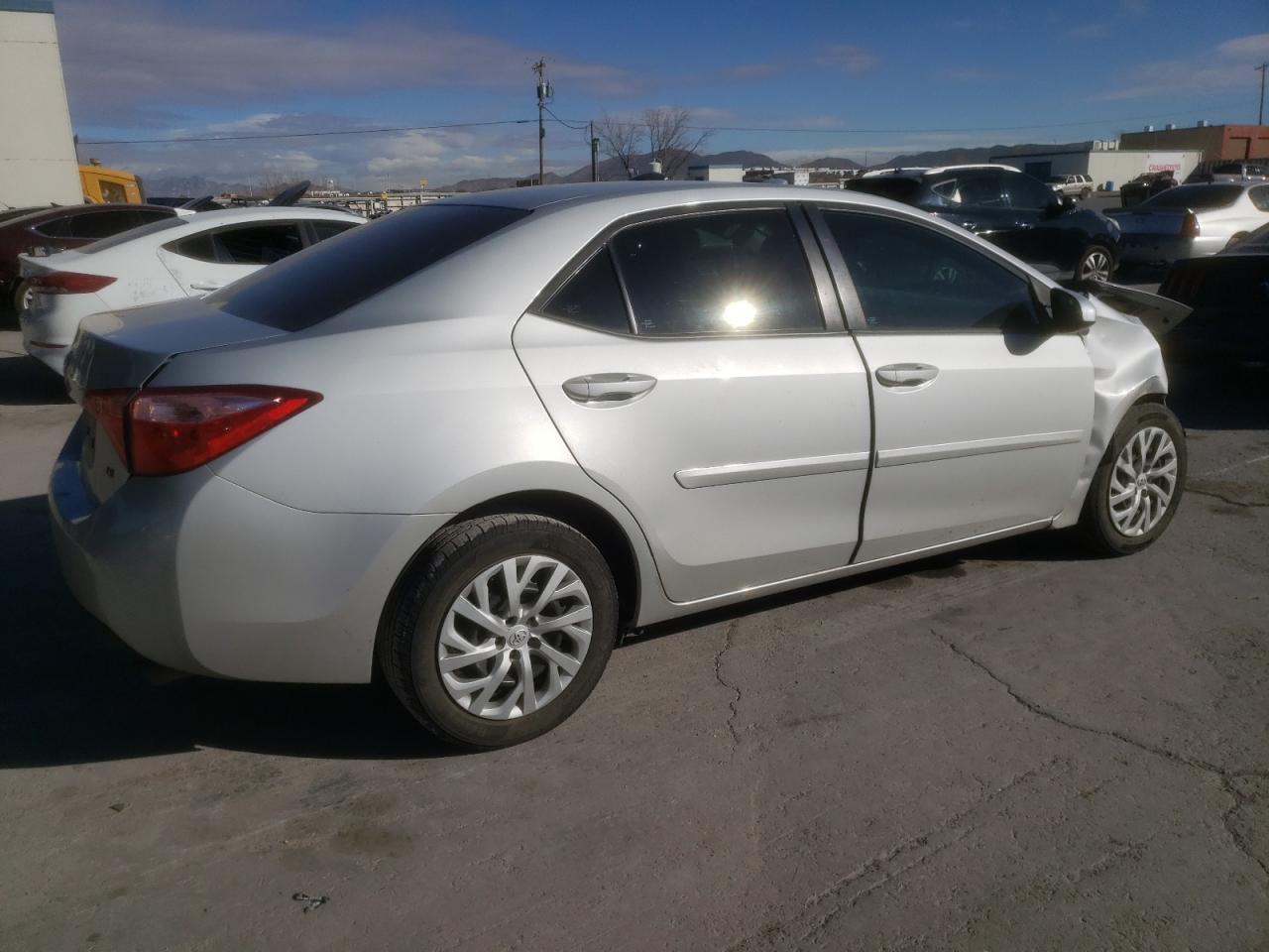 2018 TOYOTA COROLLA L - Фото 3