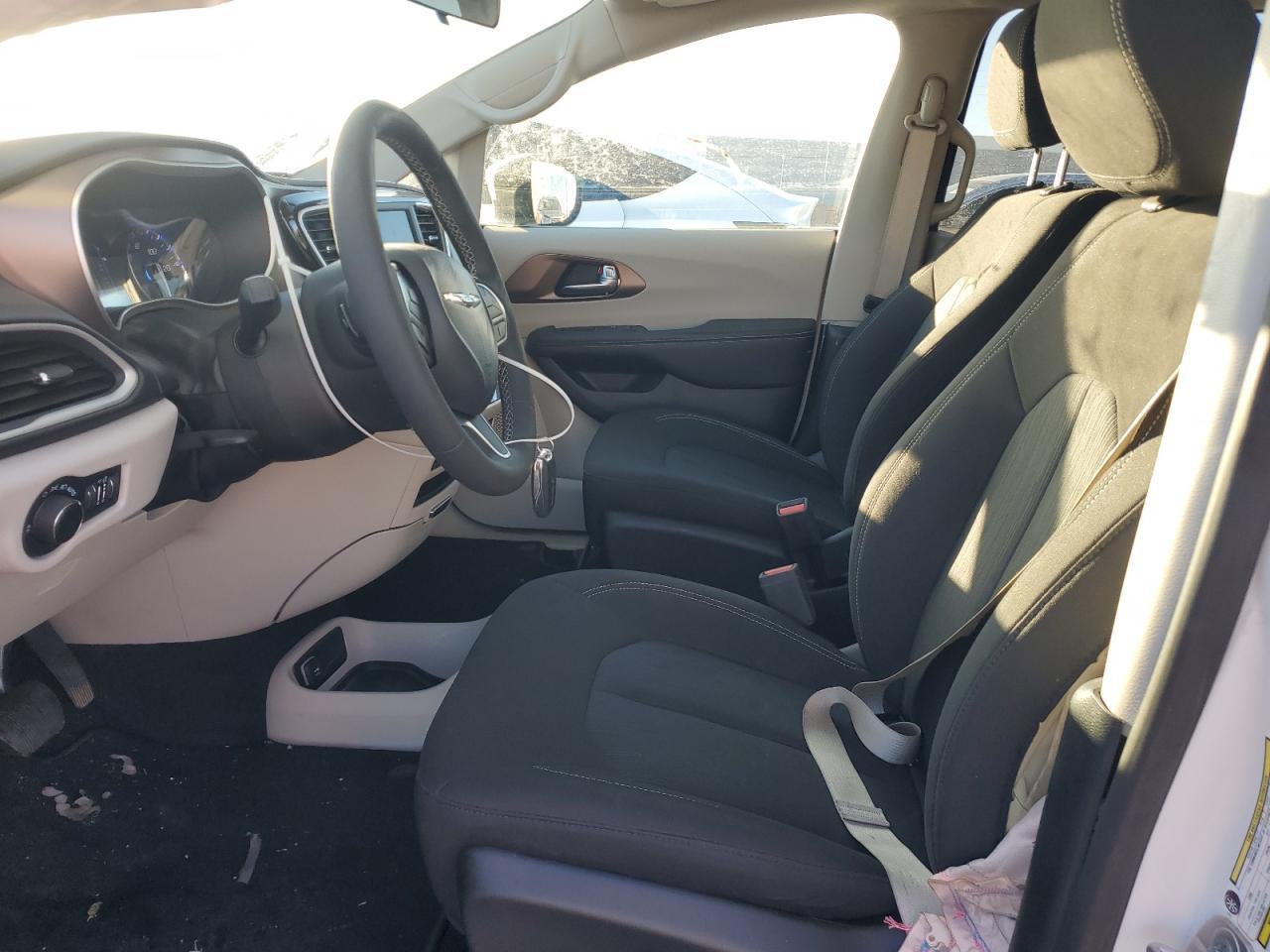 2022 CHRYSLER VOYAGER LX - Фото 7