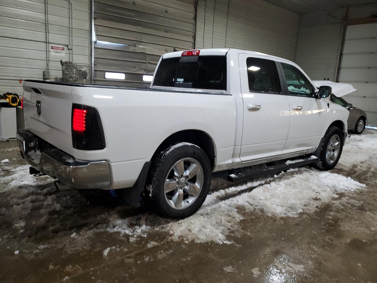 2017 RAM 1500 SLT - Image 3