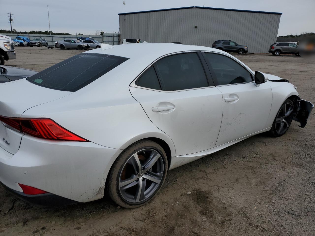 2018 LEXUS IS 300 - Фото 3