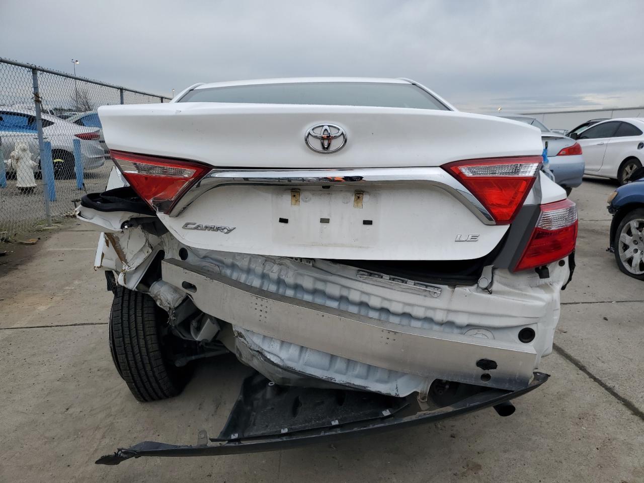 2017 TOYOTA CAMRY LE - Фото 6