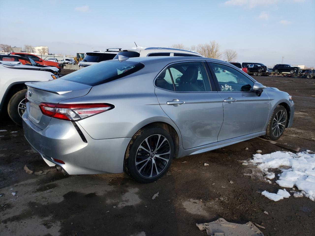 2020 TOYOTA CAMRY SE - Фото 3