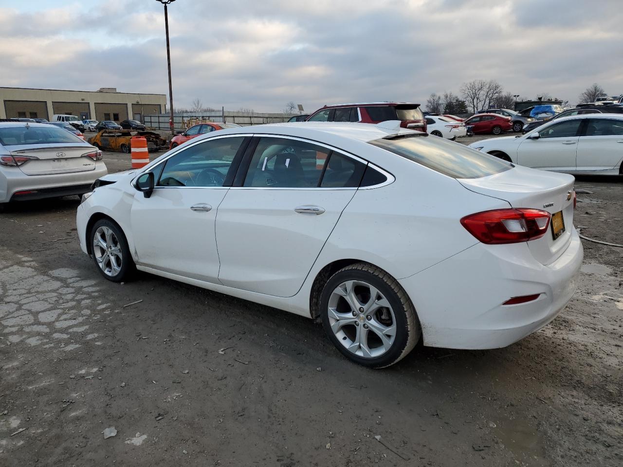 2017 CHEVROLET CRUZE PREM - Фото 2