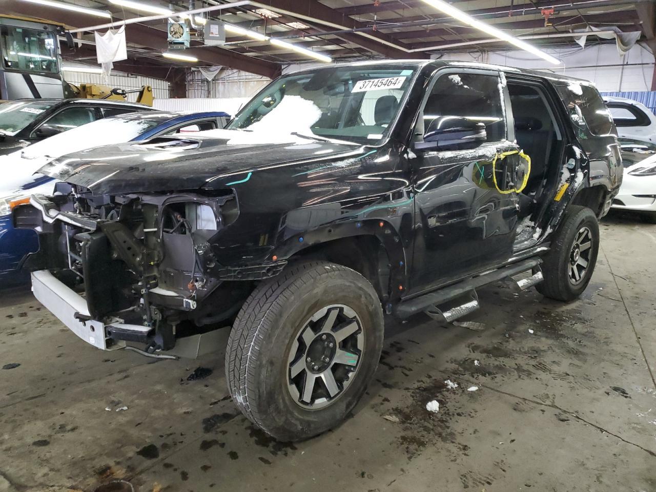 2022 TOYOTA 4RUNNER SR