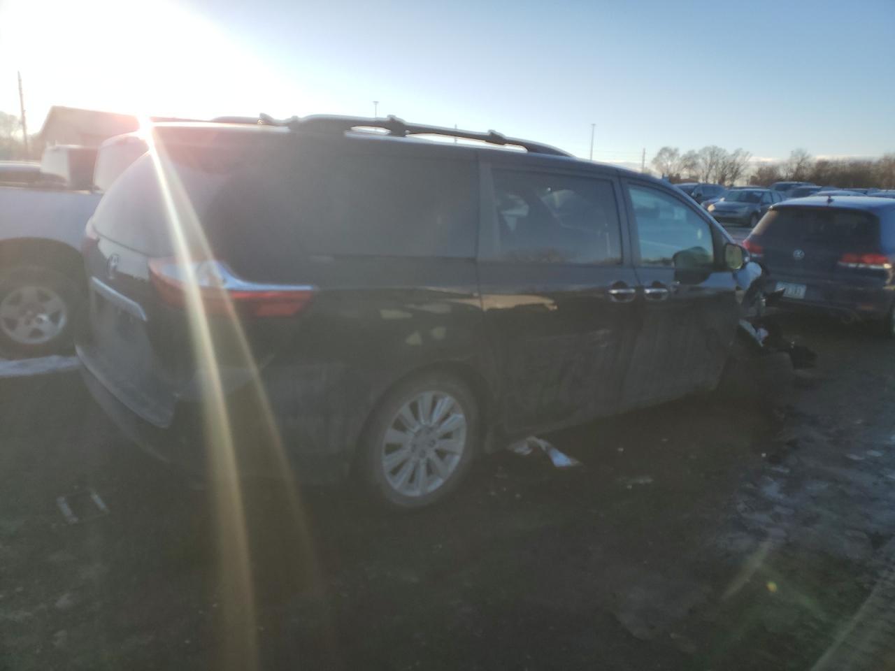 2015 TOYOTA SIENNA XLE - Фото 3