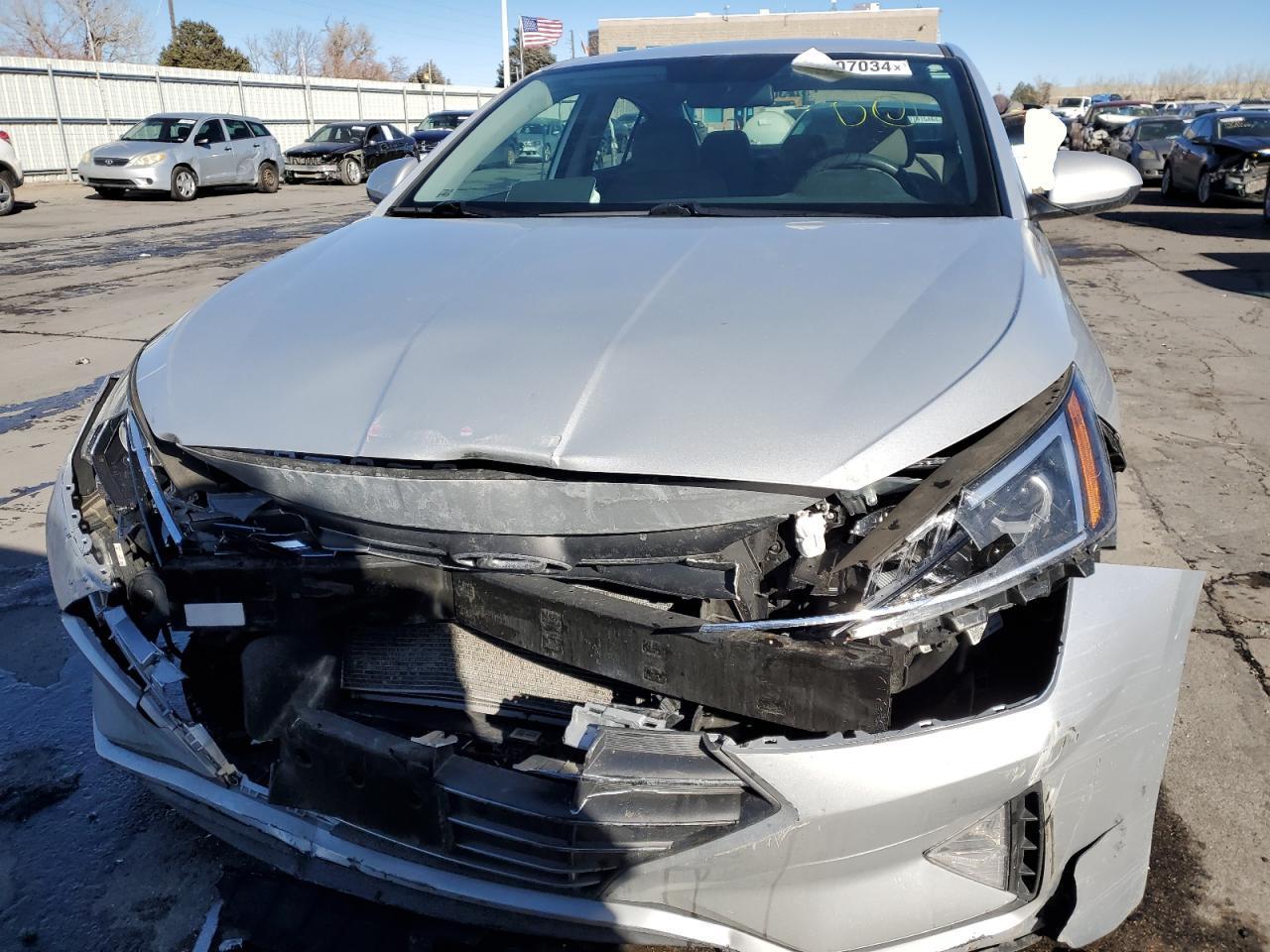 2019 HYUNDAI ELANTRA SE - Image 5