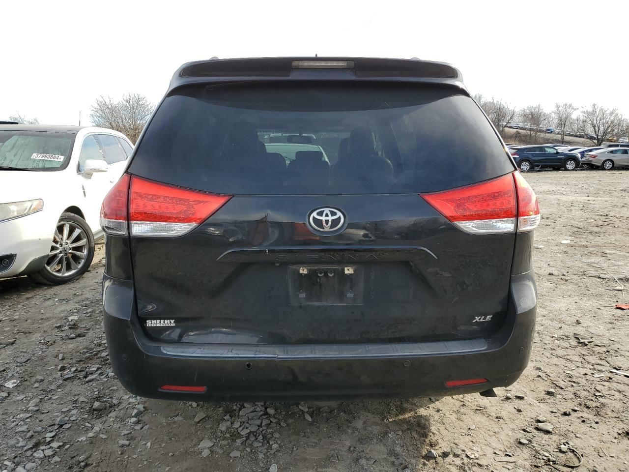 2011 TOYOTA SIENNA XLE - Фото 6