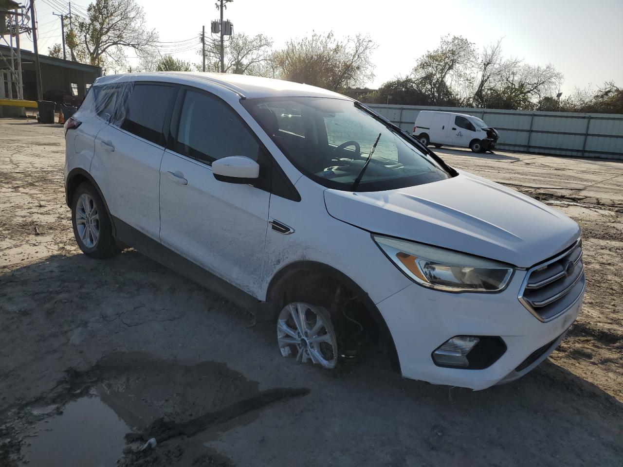 2017 FORD ESCAPE SE - Фото 4