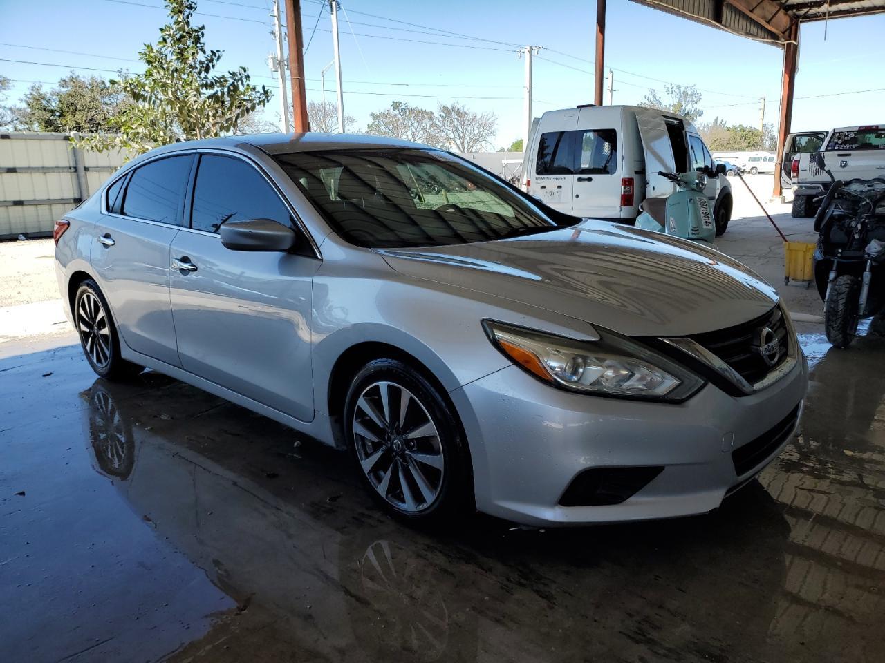 2017 NISSAN ALTIMA 2.5 - Image 4