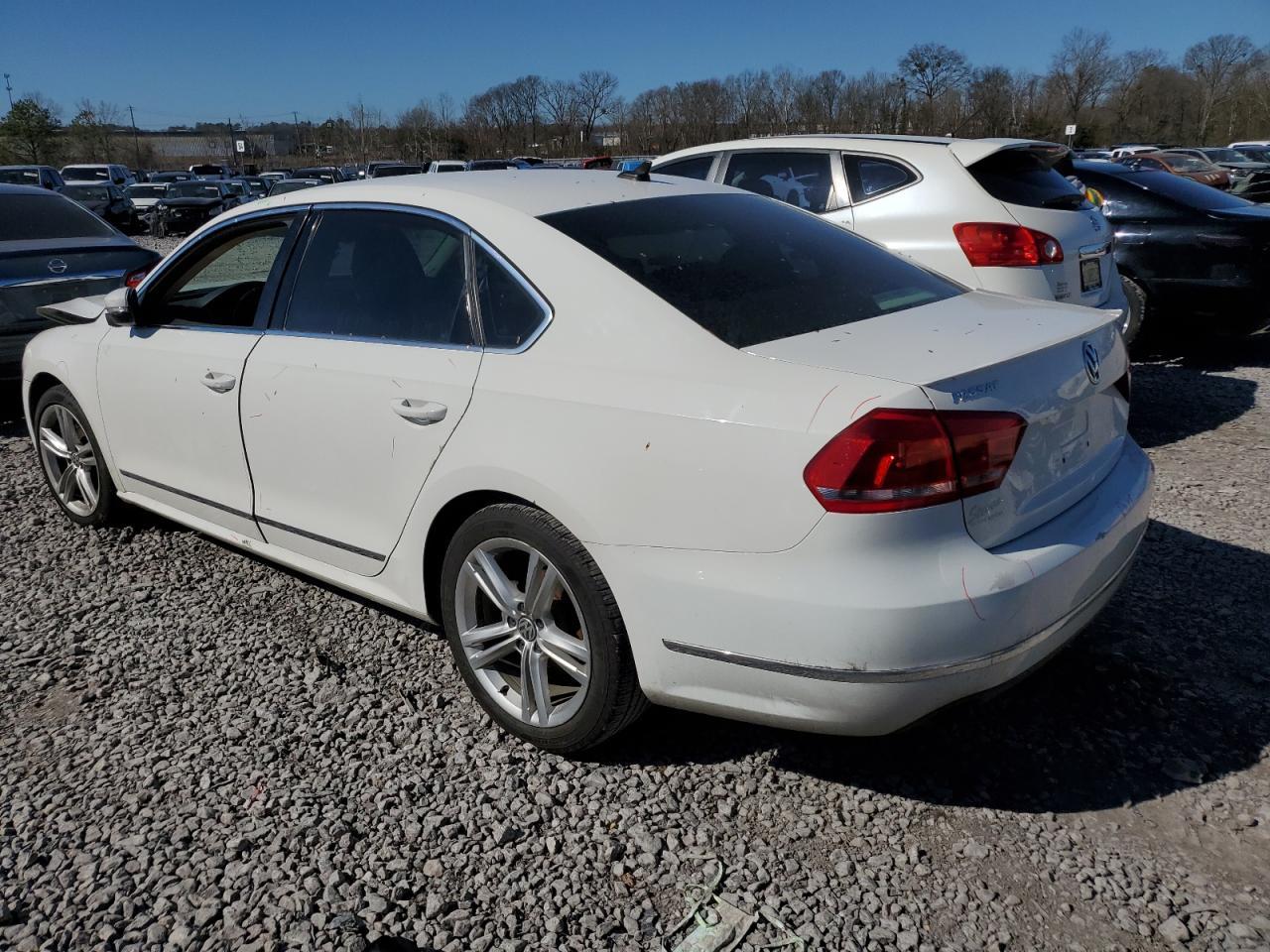 2014 VOLKSWAGEN PASSAT SEL - Image 2