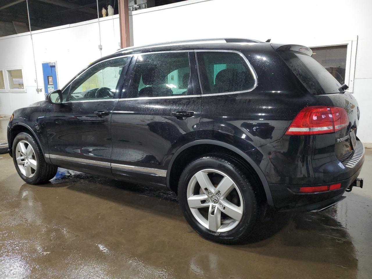 2013 VOLKSWAGEN TOUAREG V6 - Image 2