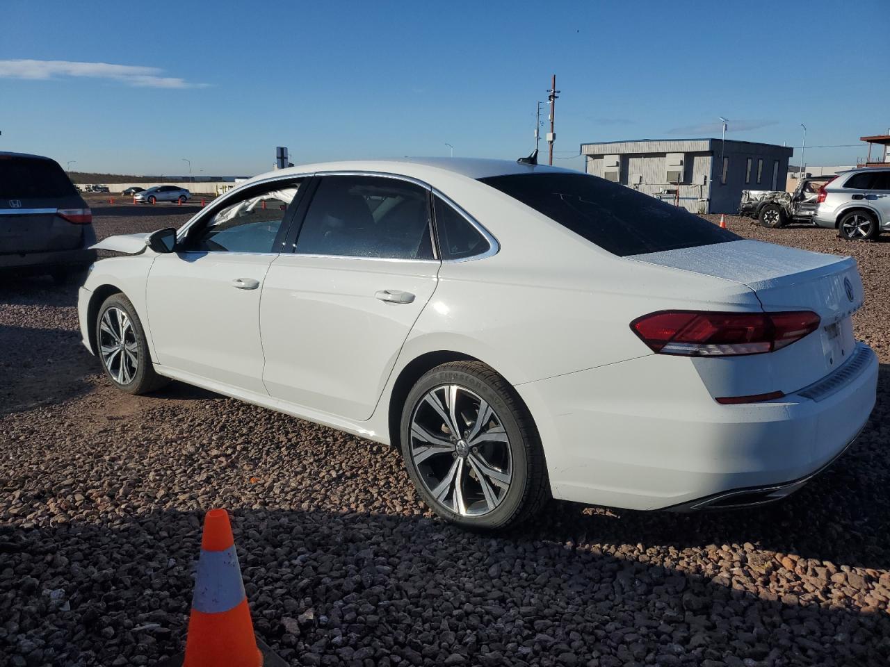 2022 VOLKSWAGEN PASSAT SE - Image 2