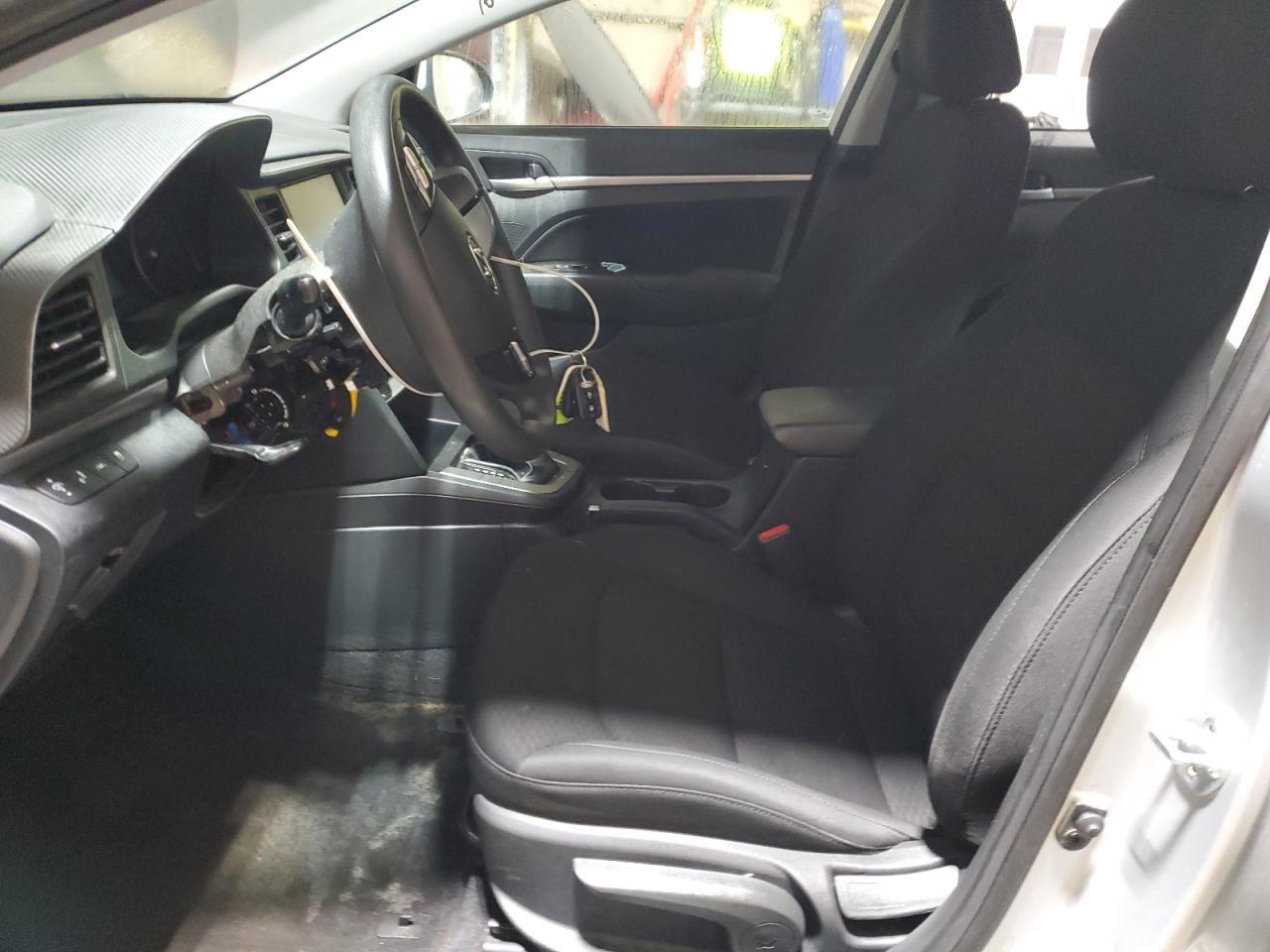 2019 HYUNDAI ELANTRA SE - Фото 7