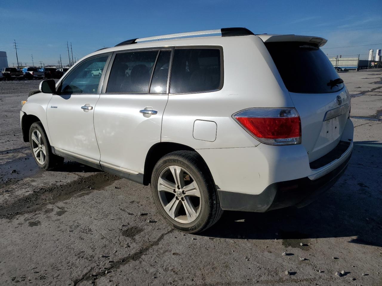 2012 TOYOTA HIGHLANDER - Image 2
