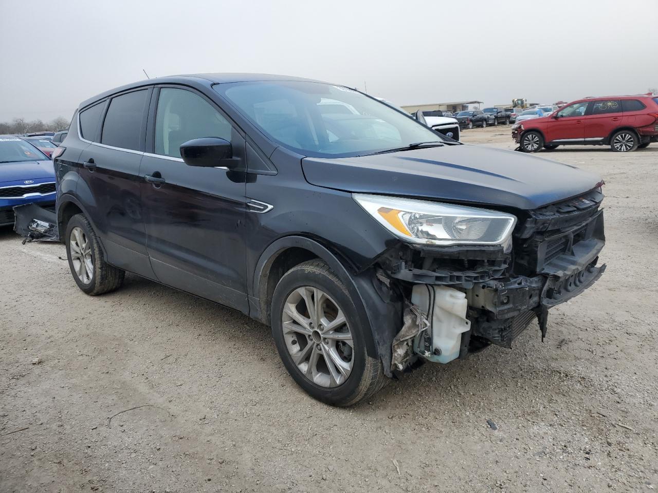 2017 FORD ESCAPE SE - Image 4