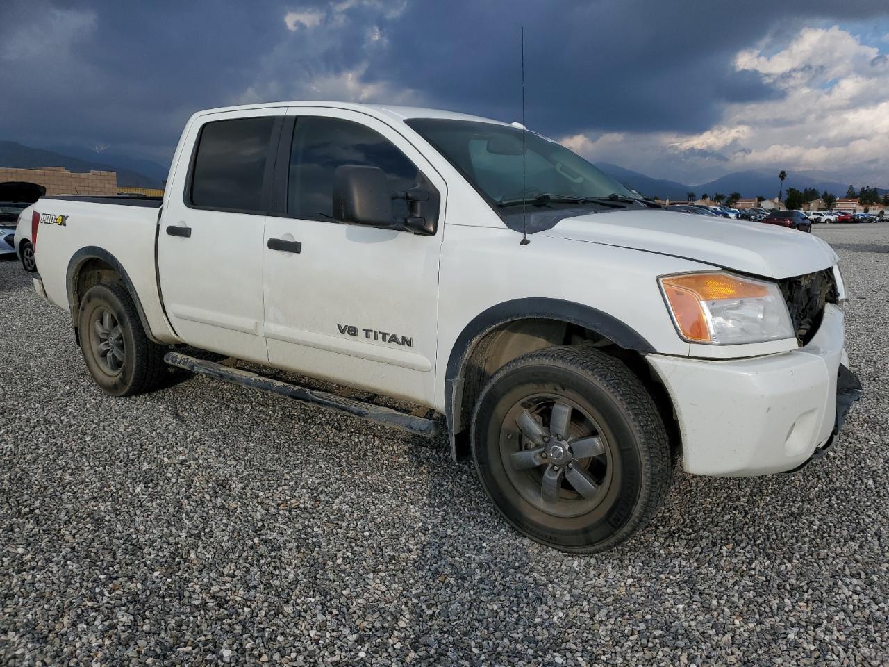 2013 NISSAN TITAN S - Фото 4