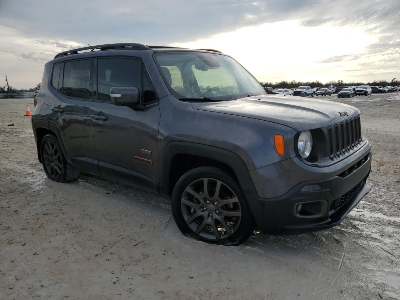 2016 JEEP RENEGADE L - Image 4