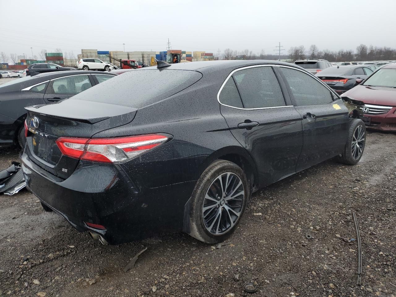 2020 TOYOTA CAMRY SE - Фото 3