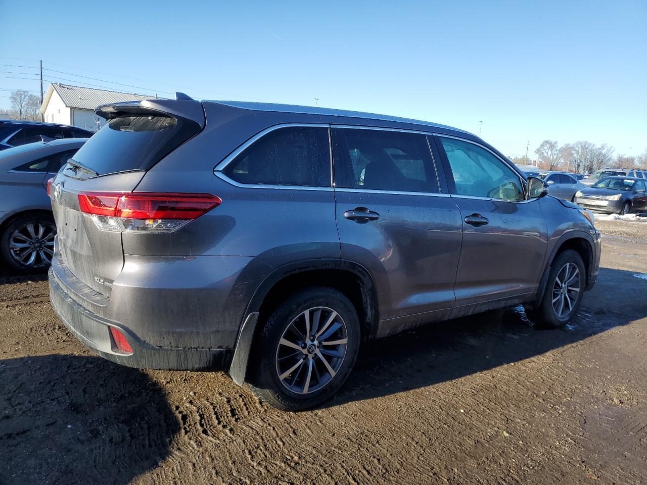 2018 TOYOTA HIGHLANDER - Фото 3