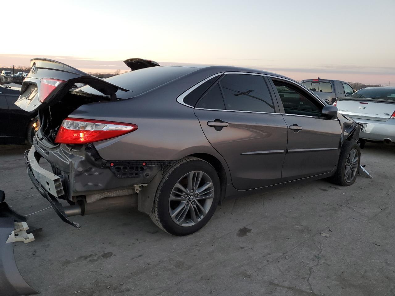 2017 TOYOTA CAMRY LE - Фото 3
