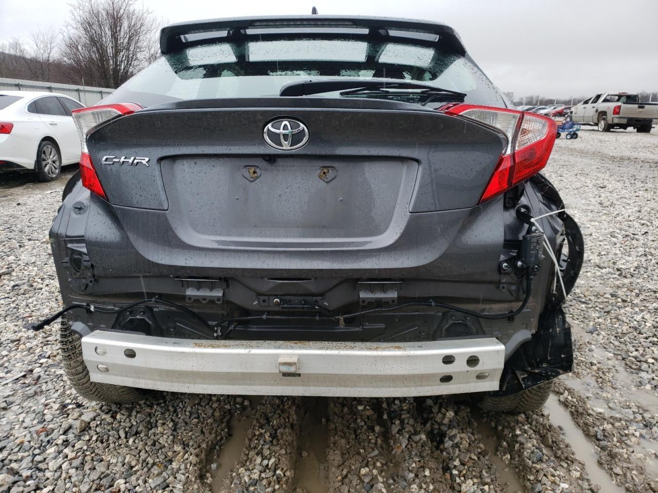 2018 TOYOTA C-HR XLE - Image 6