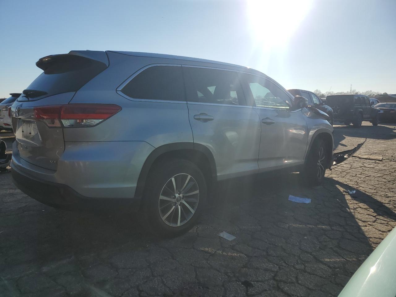 2019 TOYOTA HIGHLANDER - Image 3