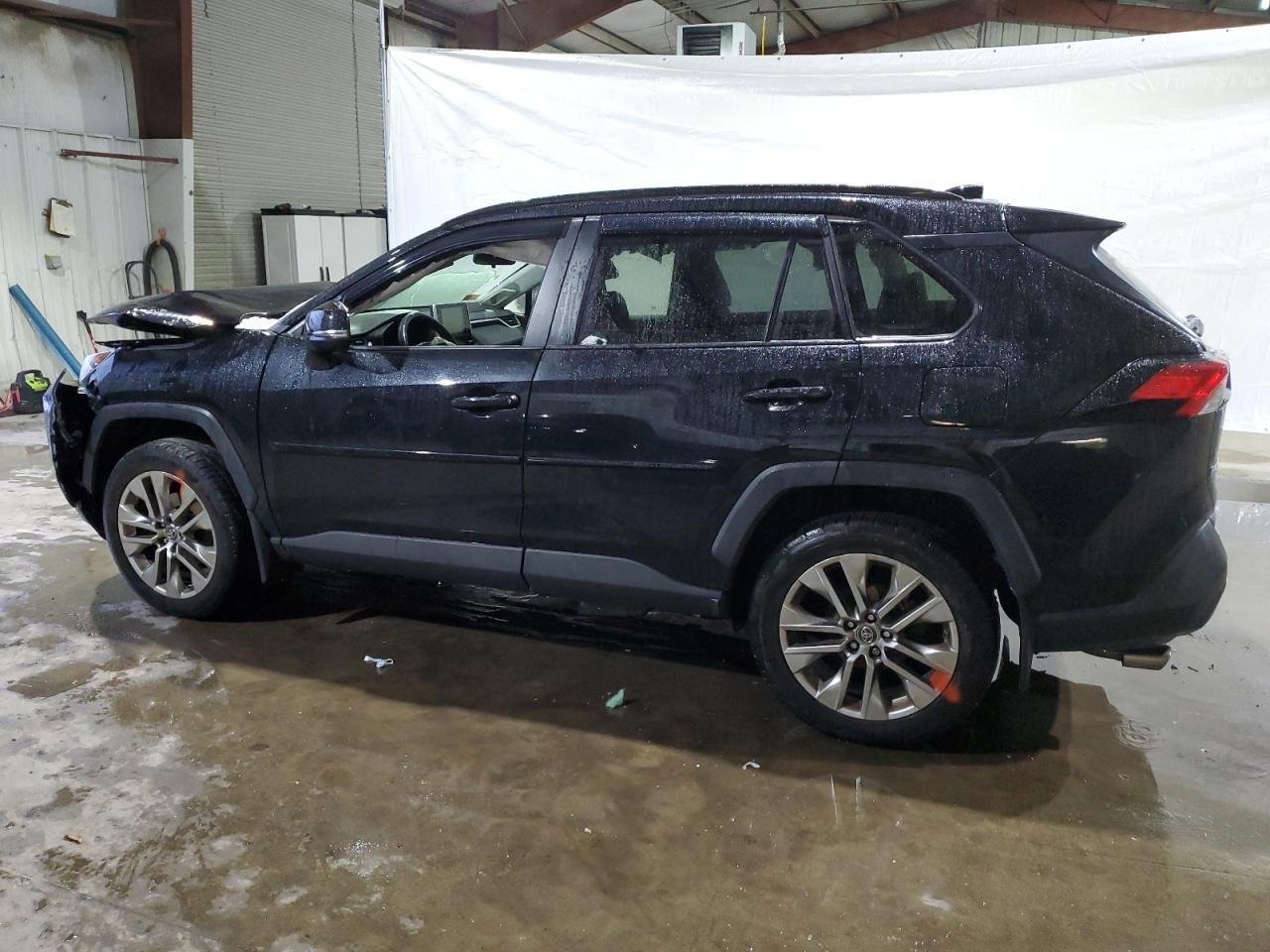 2019 TOYOTA RAV4 XLE P - Фото 2