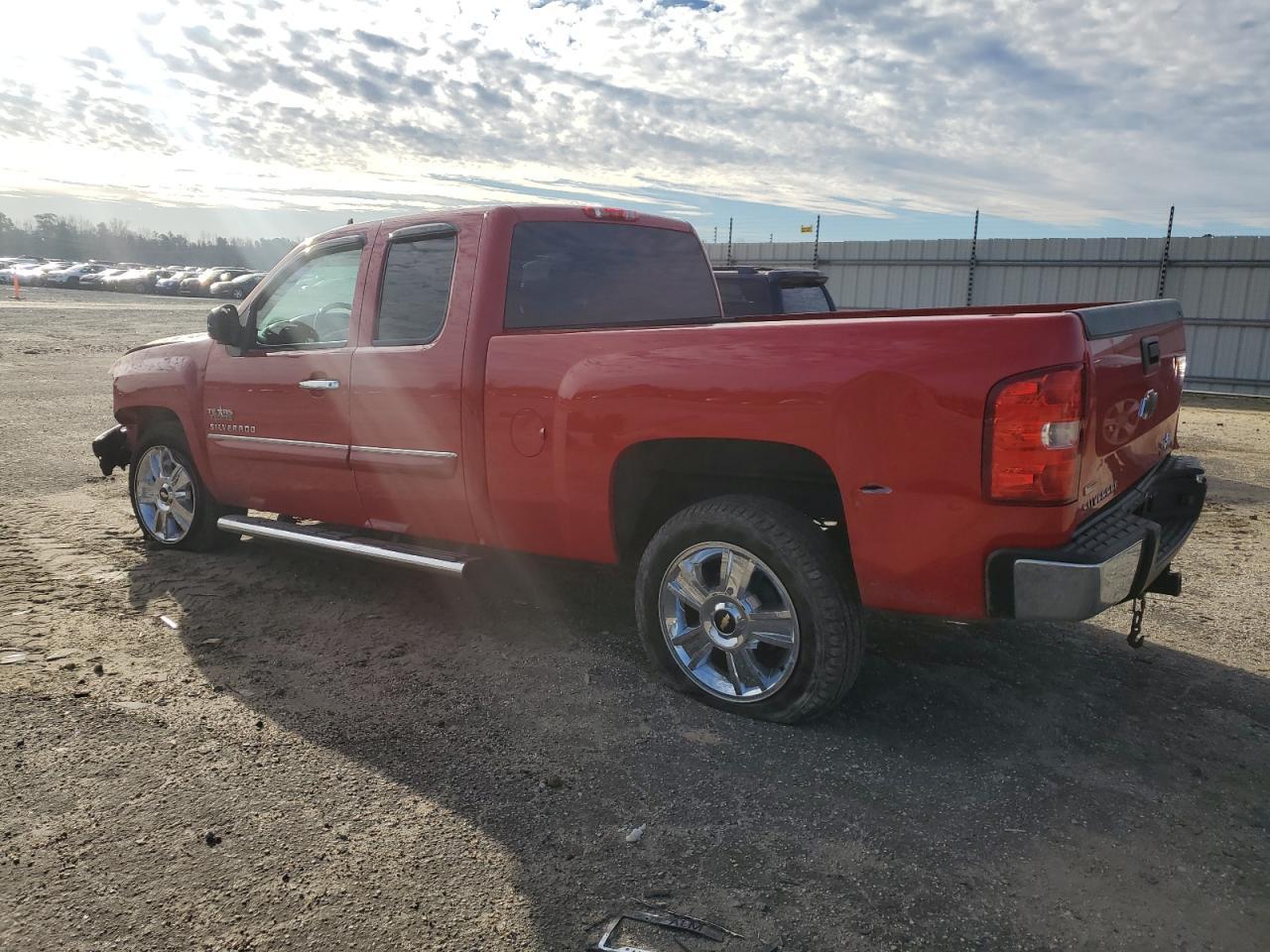 2012 CHEVROLET SILVERADO - Image 2