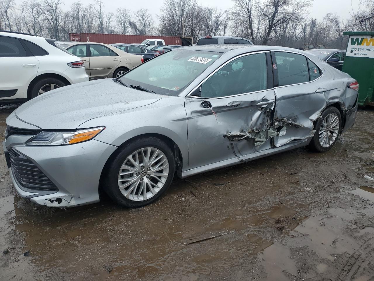 2020 TOYOTA CAMRY XLE car image