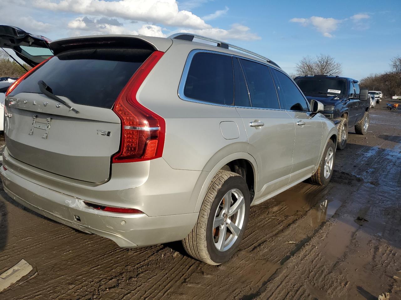 2016 VOLVO XC90 T5 - Фото 3