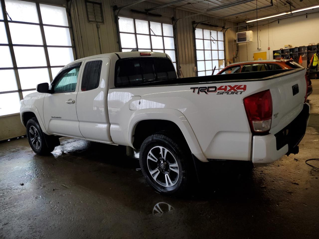2017 TOYOTA TACOMA ACC - Фото 2