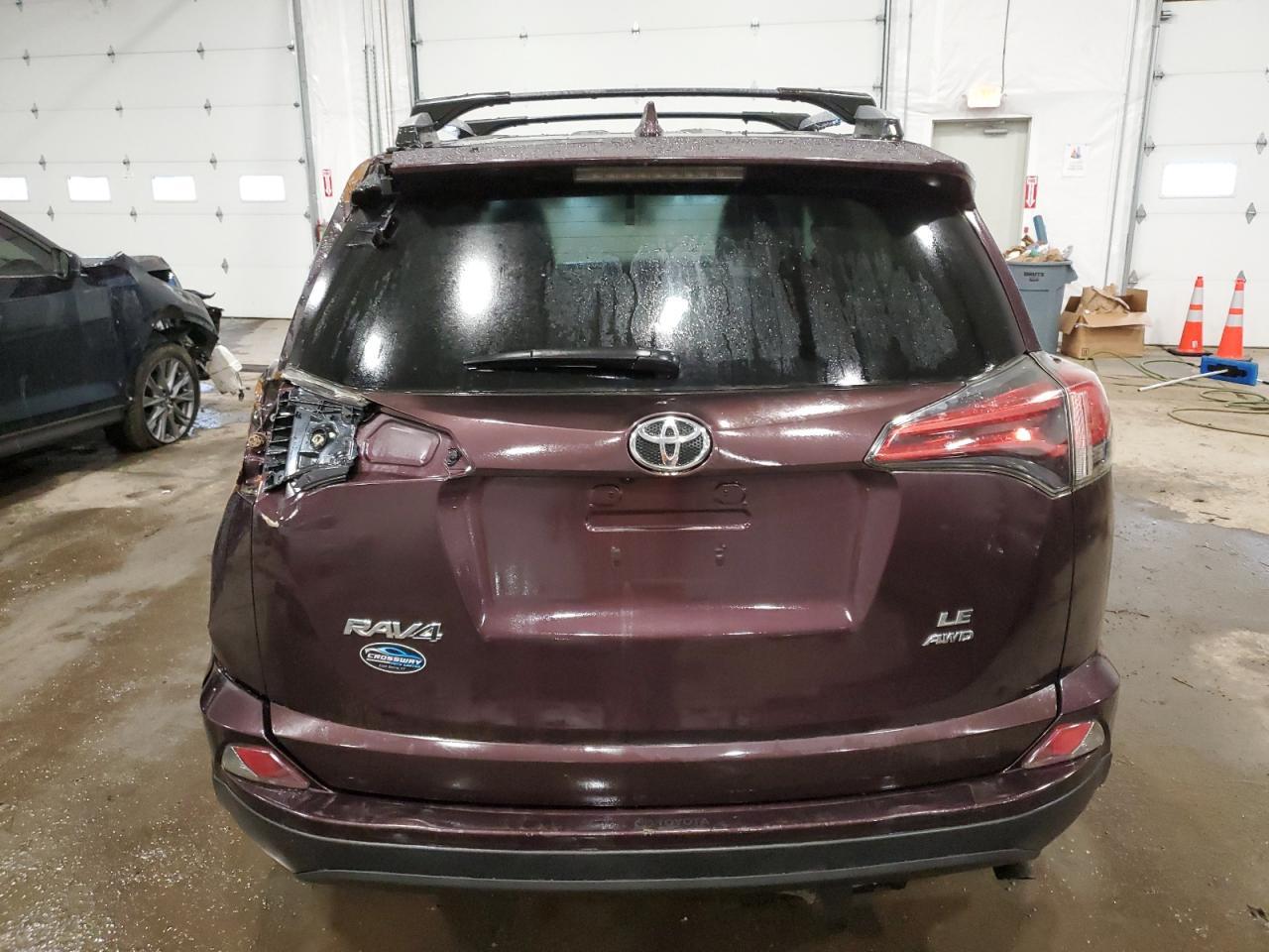 2017 TOYOTA RAV4 LE - Фото 6
