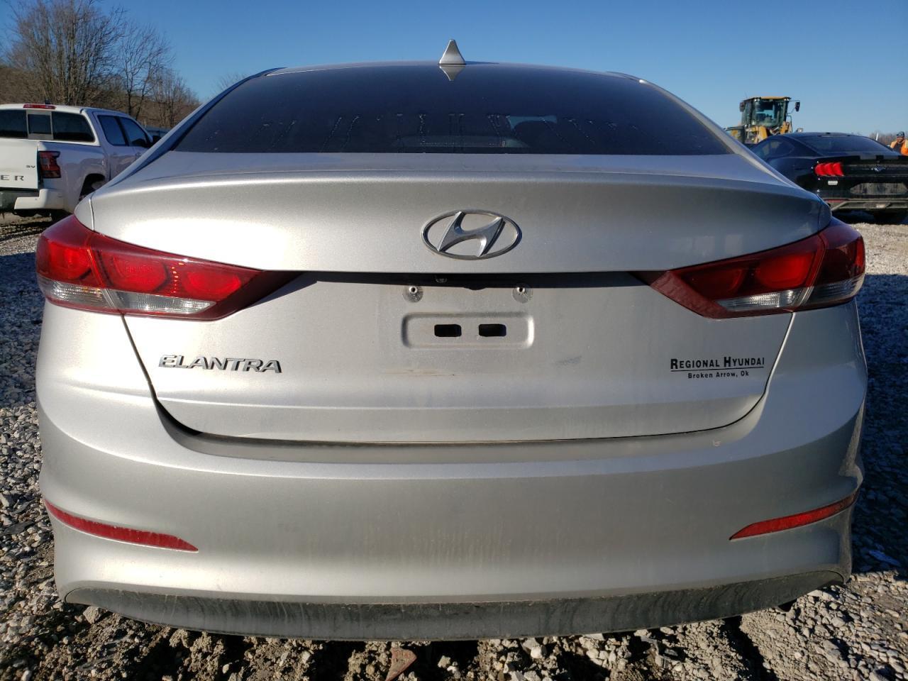 2018 HYUNDAI ELANTRA SE - Image 6