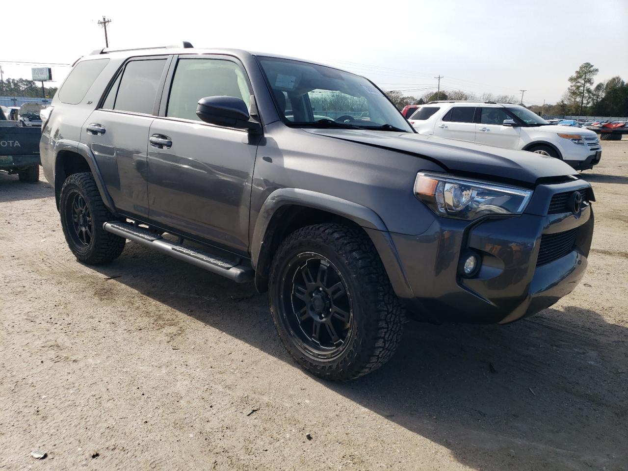 2019 TOYOTA 4RUNNER SR - Image 4