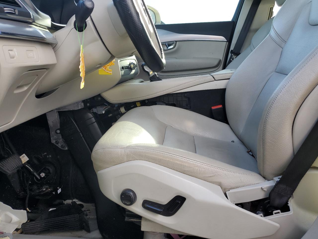 2016 VOLVO XC90 T5 - Фото 7