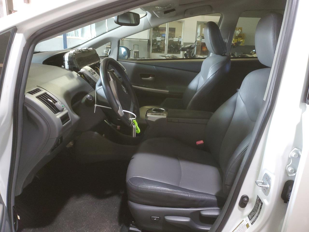 2013 TOYOTA PRIUS V - Image 7