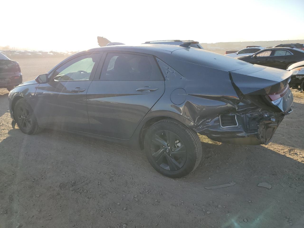2023 HYUNDAI ELANTRA SE - Фото 2