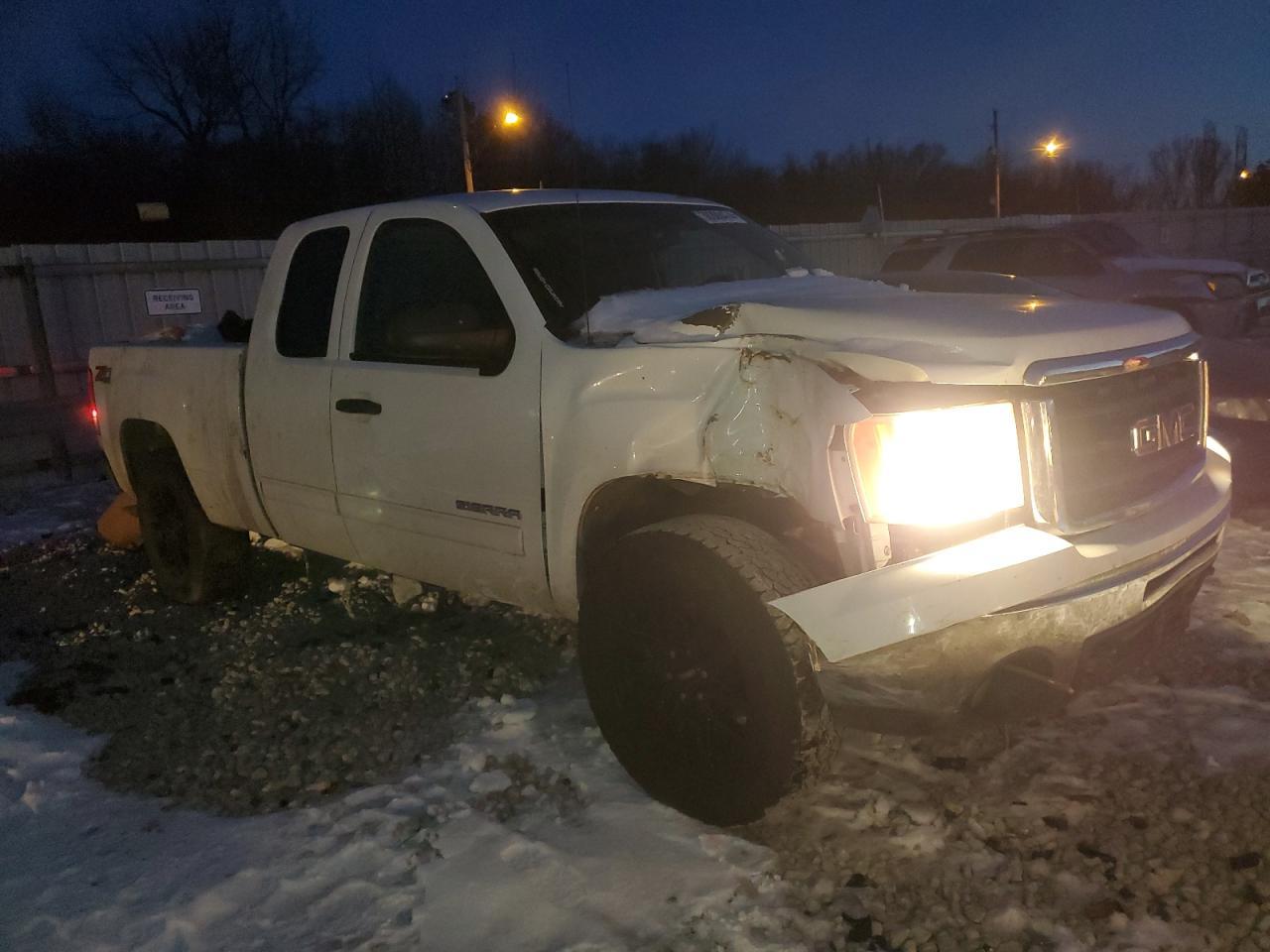 2011 GMC SIERRA K15 - Фото 4